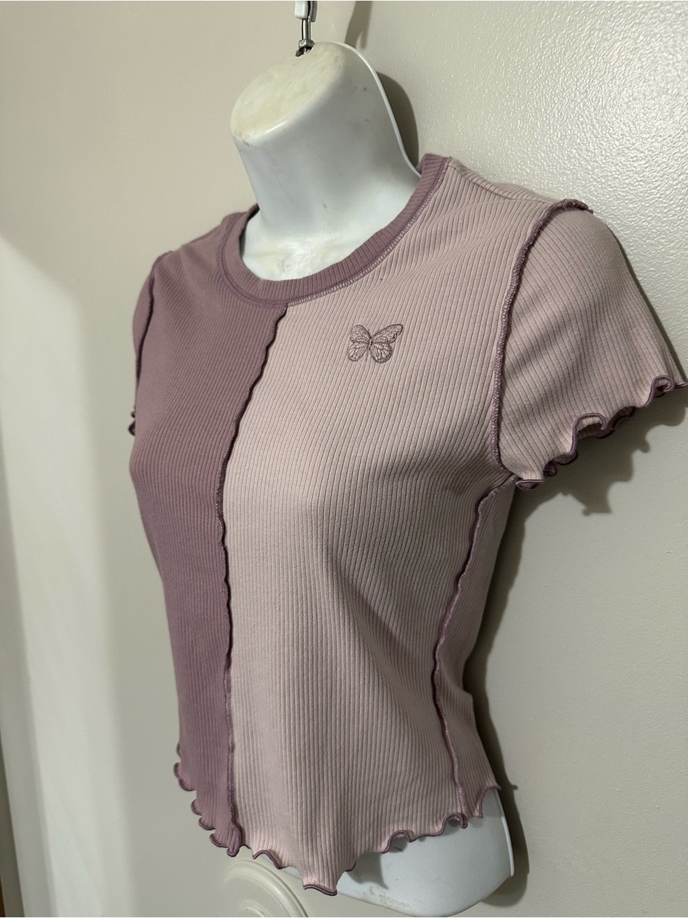 Arizona Jean Company Two-Tone Mauve & Light Mauve Butterfly Ribbed Crop Tee - Picture 4 of 5